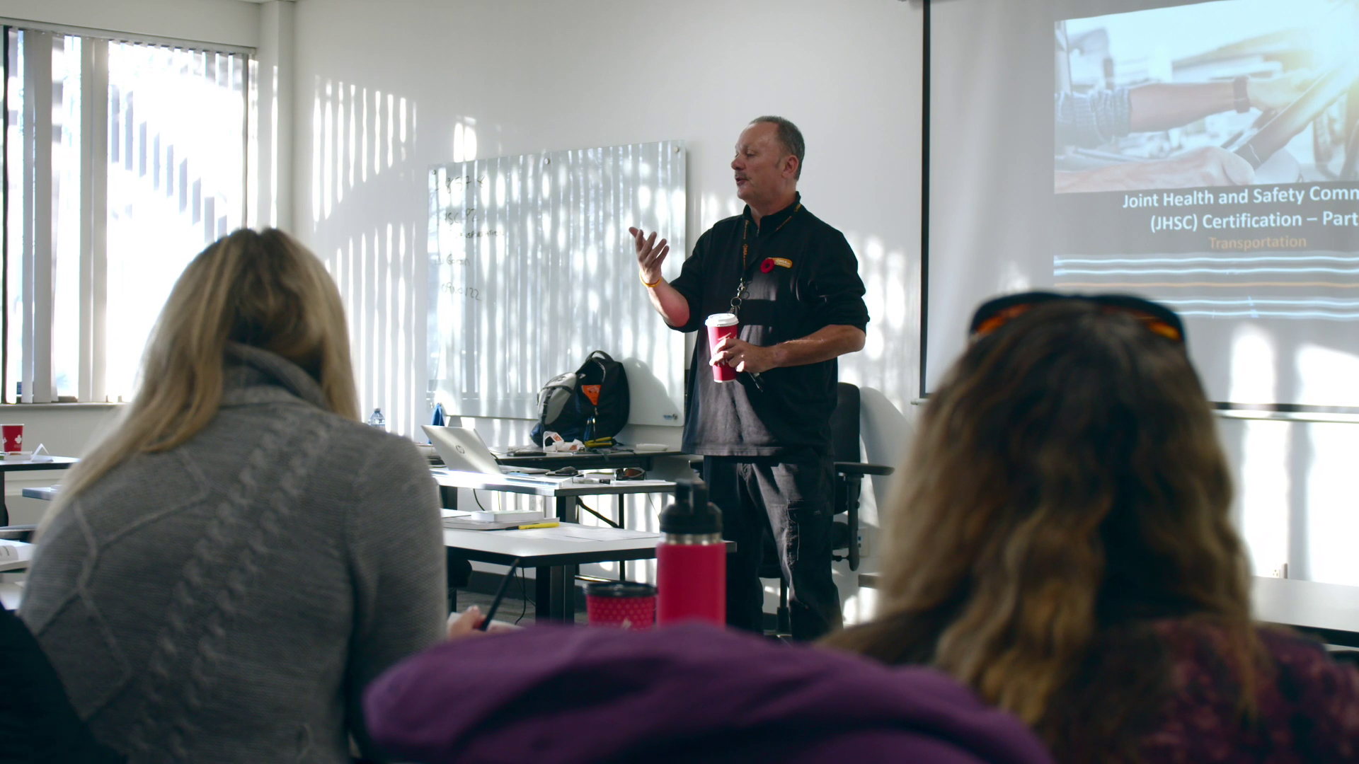 An IHSA course instructor leads joint health and safety committee training.